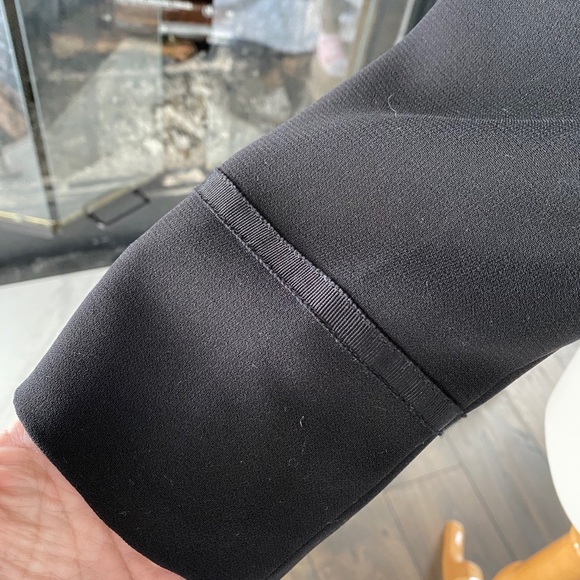 Beautiful three clasps buttoned up jacket - Picture 4 of 7